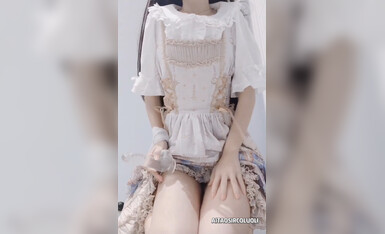 最新爆红推特极品身材美少女cuteli520新作-新洛丽塔裙道具玩浪穴 叫声依旧销魂 强烈推荐 高清720P原版无水印