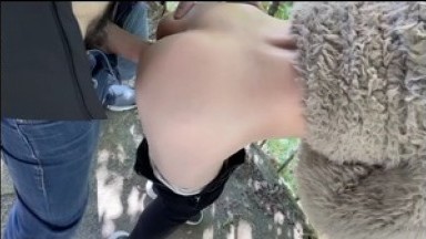【性爱日记 城市探险】回归大自然的性爱 森林深入跪舔 翘美臀无套后入